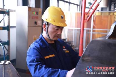 弧光飛舞，匠心閃耀——記徐工礦機(jī)焊接領(lǐng)域的“?！比? class=